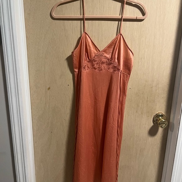 Stunning Emilio pucci nightgown xs peach colored - Picture 3 of 8